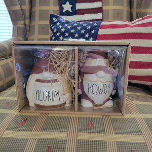 Rae Dunn salt/pepper shackers